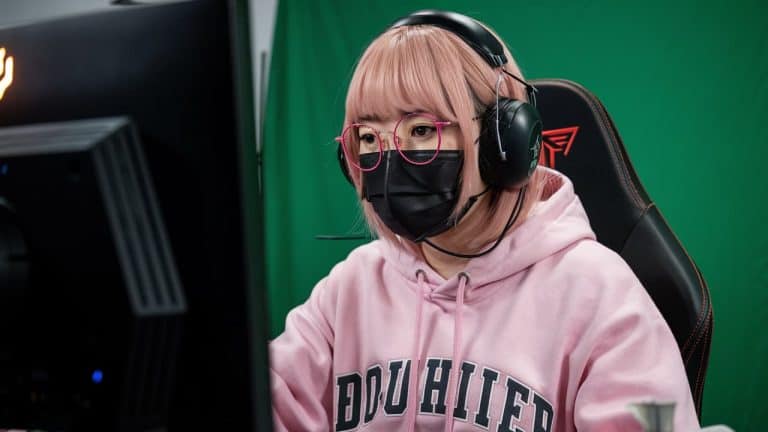 How Camgirls Are Using Gaming to Build Their Brand